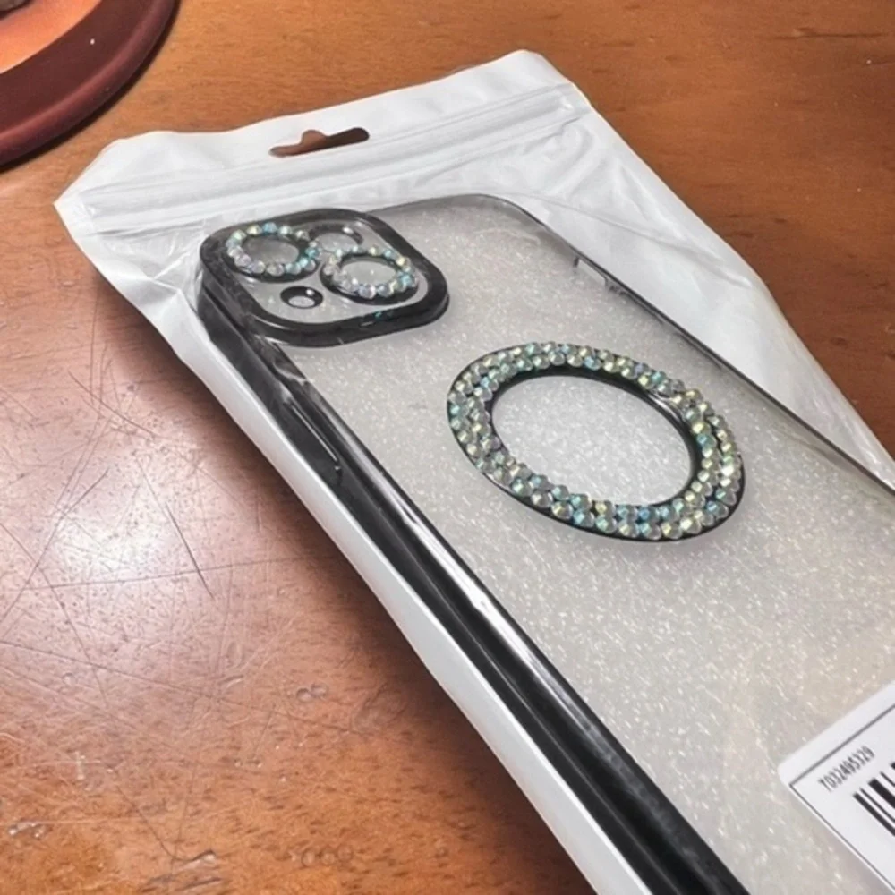 Rhinestones I phone 14 case , new super! Black and rhinestones see Pictures!!